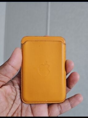 Apple Leather Wallet MagSafe in Saddle Brown (Magnetic Wallet Works W/ MAG IPH)